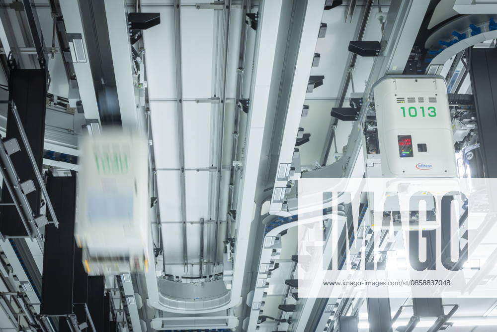 Infineon Technologies AG in Dresden Reinraum der neuen Smart Power Fab der Infineon Technologies AG in Dresden am 10. Juni. Am 2. Juli wird die Smart Power Fab feierlich eröffnet. Das neue Werk ist mit einem Investitionsvolumen von fünf Milliarden Euro die größte Einzelinvestition in der Geschichte von Infineon und eines der größten Investitionsprojekte in Deutschland. Transport- und Lagerbehälter für 300 mm Wafer mit Frontöffnung in der neuen Smart Power Fab der Infineon Technologies AG in Dresden (FOUP, Front Opening Unified Pod) Dresden Sachsen Deutschland