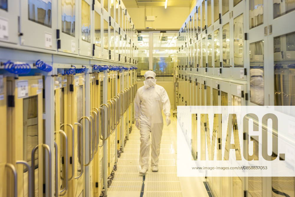 Infineon Technologies AG in Dresden Reinraum der neuen Smart Power Fab der Infineon Technologies AG in Dresden am 10. Juni. Am 2. Juli wird die Smart Power Fab feierlich eröffnet. Das neue Werk ist mit einem Investitionsvolumen von fünf Milliarden Euro die größte Einzelinvestition in der Geschichte von Infineon und eines der größten Investitionsprojekte in Deutschland. 300 mm Waferfertigung am Standort Dresden der Infineon Technologies AG Dresden Sachsen Deutschland