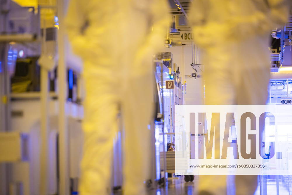 Infineon Technologies AG in Dresden Reinraum der neuen Smart Power Fab der Infineon Technologies AG in Dresden am 10. Juni. Am 2. Juli wird die Smart Power Fab feierlich eröffnet. Das neue Werk ist mit einem Investitionsvolumen von fünf Milliarden Euro die größte Einzelinvestition in der Geschichte von Infineon und eines der größten Investitionsprojekte in Deutschland. 300 mm Waferfertigung am Standort Dresden der Infineon Technologies AG Dresden Sachsen Deutschland
