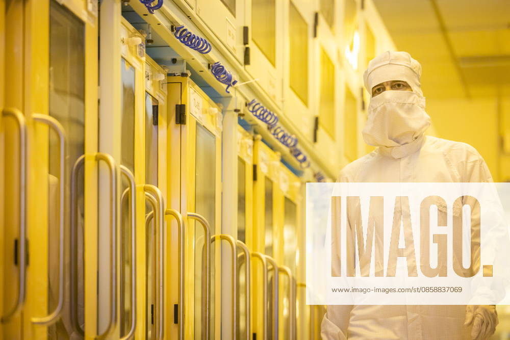 Infineon Technologies AG in Dresden Reinraum der neuen Smart Power Fab der Infineon Technologies AG in Dresden am 10. Juni. Am 2. Juli wird die Smart Power Fab feierlich eröffnet. Das neue Werk ist mit einem Investitionsvolumen von fünf Milliarden Euro die größte Einzelinvestition in der Geschichte von Infineon und eines der größten Investitionsprojekte in Deutschland. 300 mm Waferfertigung am Standort Dresden der Infineon Technologies AG Dresden Sachsen Deutschland