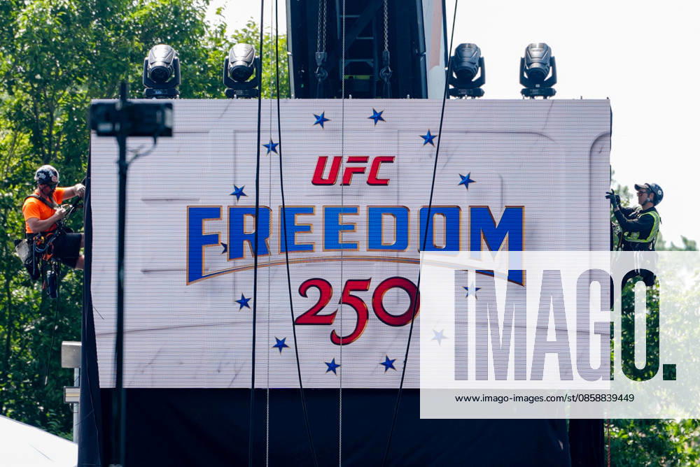 Workers construct a UFC fighting ring ahead of a planned Ultimate Fighting Championship (UFC) fight on the South Lawn of the White House in Washington, DC, US, on Wednesday, June 10, 2026. The mixed Ultimate Fighting Championship event on White House grounds planned for June 14 violates National Park Service environmental review regulations, two Virginia residents allege in a lawsuit challenging it.