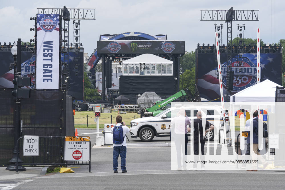 White House readies for UFC event as 250th anniversary celebrations approach WASHINGTON DC, UNITED STATES - JUNE 10: Preparations continue on the South Lawn of the White House ahead of the Ultimate Fighting Championship (UFC) Freedom 250 event, part of the America 250 celebrations, in Washington, D.C., United States on June 10, 2026. The event, scheduled for June 14, coincides with Flag Day and U.S. President Donald Trump s 80th birthday and has been described by the White House as a once-in-a-generation celebration of the American fighting spirit. Mehmet Eser Anadolu Washington United States. Editorial use only. Please get in touch for any other usage.