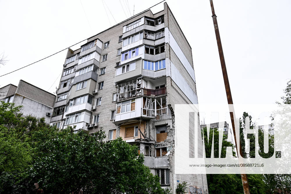 A residential building damaged by Russian shelling in the frontline city of Kherson, Ukraine, on June 2, 2026. The Russian army attacks the city daily with FPV drones and other unmanned aerial vehicles, deliberately terrorizing civilians. Russian forces conduct hunts for local residents, tracking them with FPV drones and dropping explosives. Police officers, medics, public transport, and urban infrastructure are also targeted. Anti-drone netting has been installed above roads to help protect against Russian FPV drone attacks (Photo by Dmytro Smolienko Ukrinform) Life under shelling in frontline Kherson