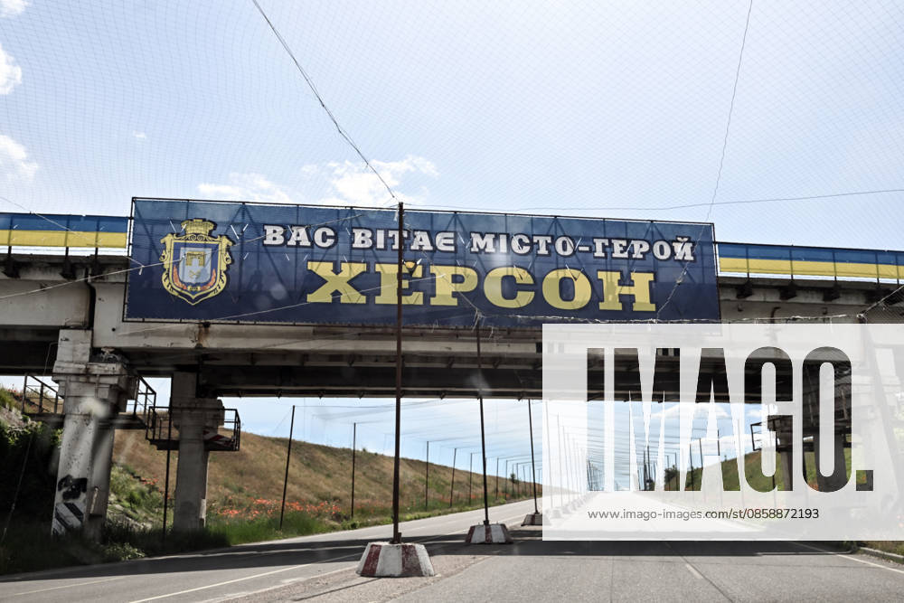 A banner reading Welcome to the Hero City of Kherson is displayed on a railway bridge at the entrance to Kherson from the direction of Chornobaivka village along the Mykolaiv–Kherson highway, Kherson region, Ukraine, on June 2, 2026. Anti-drone nets have been installed above roads as protection against frequent Russian FPV drone attacks targeting civilians and city infrastructure (Photo by Dmytro Smolienko Ukrinform) Life under shelling in frontline Kherson