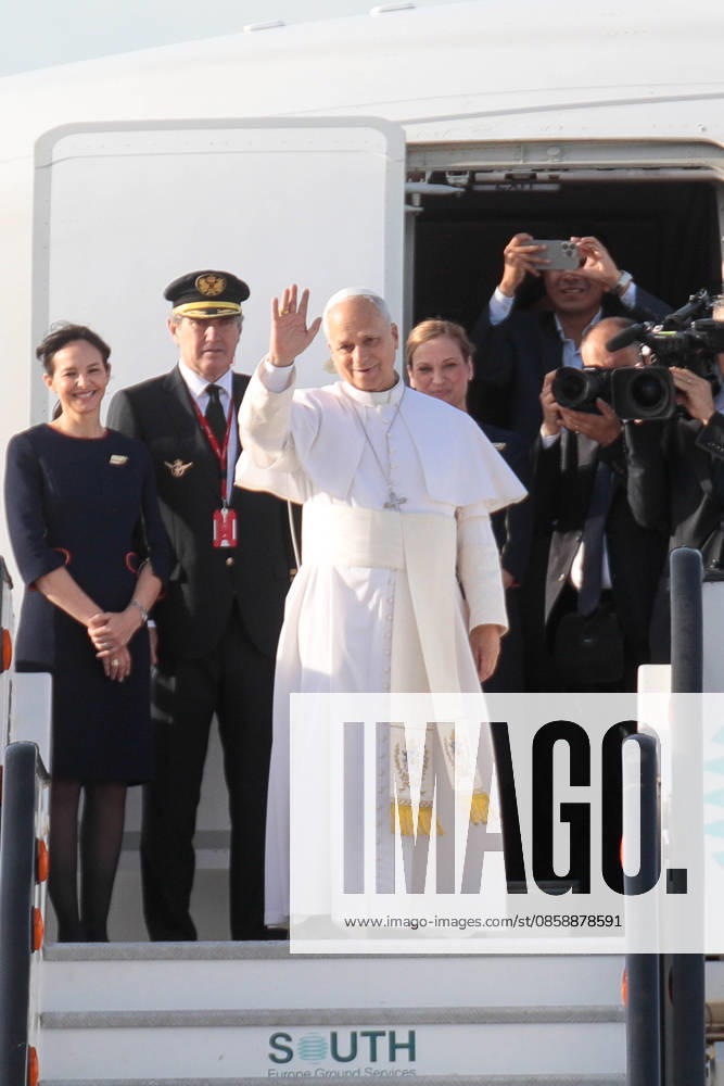 Pope Leo XIV bids farewell to Barcelona and heads to Las Palmas de Gran Canaria Pope Leo XIV during his farewell to Barcelona, at the Josep Tarradellas Barcelona El Prat International Airport, on June 11, 2026, in Barcelona, Catalonia Spain The Pontiff leaves Barcelona after having performed 7 acts between June 9 and 10 and heads to the last stage of his apostolic journey to Spain in the Canary Islands where he will be on June 11 and 12 11 JUNE 2026 Kike Rincó Barcelona, Catalonia Barcelona, Catalonia Spain