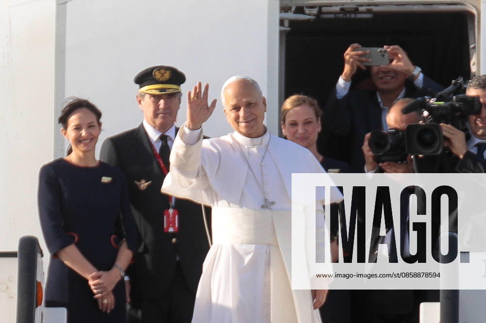 Pope Leo XIV bids farewell to Barcelona and heads to Las Palmas de Gran Canaria Pope Leo XIV during his farewell to Barcelona, at the Josep Tarradellas Barcelona El Prat International Airport, on June 11, 2026, in Barcelona, Catalonia Spain The Pontiff leaves Barcelona after having performed 7 acts between June 9 and 10 and heads to the last stage of his apostolic journey to Spain in the Canary Islands where he will be on June 11 and 12 11 JUNE 2026 Kike Rincó Barcelona, Catalonia Barcelona, Catalonia Spain