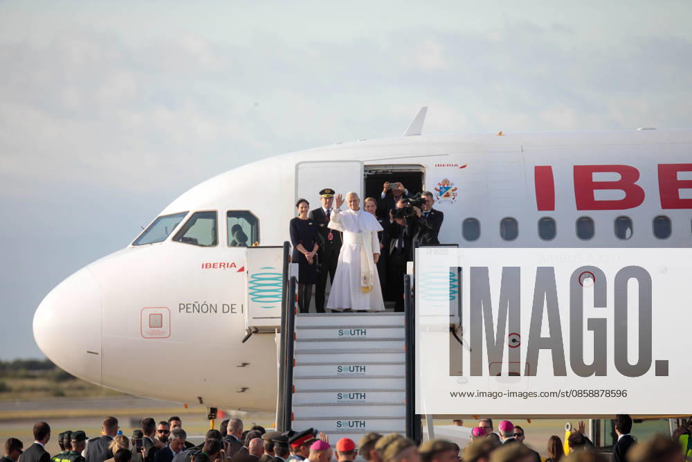 Pope Leo XIV bids farewell to Barcelona and heads to Las Palmas de Gran Canaria Pope Leo XIV during his farewell to Barcelona, at the Josep Tarradellas Barcelona El Prat International Airport, on June 11, 2026, in Barcelona, Catalonia Spain The Pontiff leaves Barcelona after having performed 7 acts between June 9 and 10 and heads to the last stage of his apostolic journey to Spain in the Canary Islands where he will be on June 11 and 12 11 JUNE 2026 Kike Rincó Barcelona, Catalonia Barcelona, Catalonia Spain