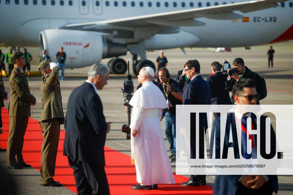 Pope Leo XIV bids farewell to Barcelona and heads to Las Palmas de Gran Canaria Pope Leo XIV during his farewell to Barcelona, at the Josep Tarradellas Barcelona El Prat International Airport, on June 11, 2026, in Barcelona, Catalonia Spain The Pontiff leaves Barcelona after having performed 7 acts between June 9 and 10 and heads to the last stage of his apostolic journey to Spain in the Canary Islands where he will be on June 11 and 12 11 JUNE 2026 Kike Rincó Barcelona, Catalonia Barcelona, Catalonia Spain
