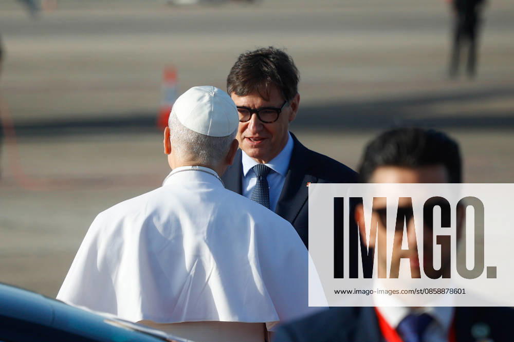 Pope Leo XIV bids farewell to Barcelona and heads to Las Palmas de Gran Canaria Pope Leo XIV and the President of the Generalitat, Salvador Illa, during the Pontiffs farewell to Barcelona, at the Josep Tarradellas Barcelona El Prat International Airport, on June 11, 2026, in Barcelona, Catalunya Espana The Pontiff leaves Barcelona after having carried out 7 acts between June 9 and 10 and heads for the last stage of his apostolic trip to Spain in the Canary Islands where he will be on June 11 and 12 11 JUNE 2026 Kike Rincó Barcelona, Catalunya Barcelona, Catalunya Espana
