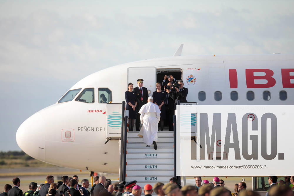 Pope Leo XIV bids farewell to Barcelona and heads to Las Palmas de Gran Canaria Pope Leo XIV during his farewell to Barcelona, at the Josep Tarradellas Barcelona El Prat International Airport, on June 11, 2026, in Barcelona, Catalonia Spain The Pontiff leaves Barcelona after having performed 7 acts between June 9 and 10 and heads to the last stage of his apostolic journey to Spain in the Canary Islands where he will be on June 11 and 12 11 JUNE 2026 Kike Rincó Barcelona, Catalonia Barcelona, Catalonia Spain