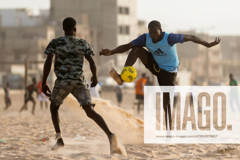 Young people turn Dakar beaches into football pitches DAKAR, SENEGAL - JUNE 10: Young people in Dakar, Senegal, which will compete in the 2026 FIFA World Cup, spend their time playing football on the beaches on June 10, 2026. Forming teams and playing matches on the sandy shores along the Atlantic Ocean, the youngsters turn the coastline into an open-air football pitch. Cem Ozdel Anadolu Dakar Senegal. Editorial use only. Please get in touch for any other usage.