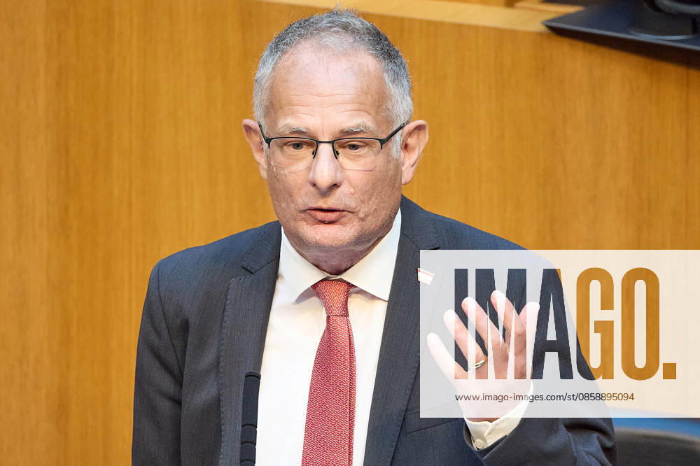 - Wien 11.06.2026 - Debatte Budget Österreichisches Parlament - Der Nationalrat trat heute im Hohen Haus zu einer regluären Nationalratssitzung zusammen. Haupthema war die gestrige Budgetrede des Finanzministers und die Debatte darüber. PHOTO: Finanzminister Markus Marterbauer (SPÖ) auf der Regierungsbank.. Vienna (AUSTRIA) - Austrian Parliament National Council session - The National Council met today in Parliament for a regular National Council session. The topic of the plenary session was the Budget Speech by the Austrian Minister of Finance. Budget, Finanzen, Staatsfinanzen, Geld, Steuern, Ausgaben, Einnahmen, Regierung, echtes Dopelbudet 2027 28 , 2028, Schulden, Nationalratssitzung, Nationalrat SItzung Debatte zu Budgetprä