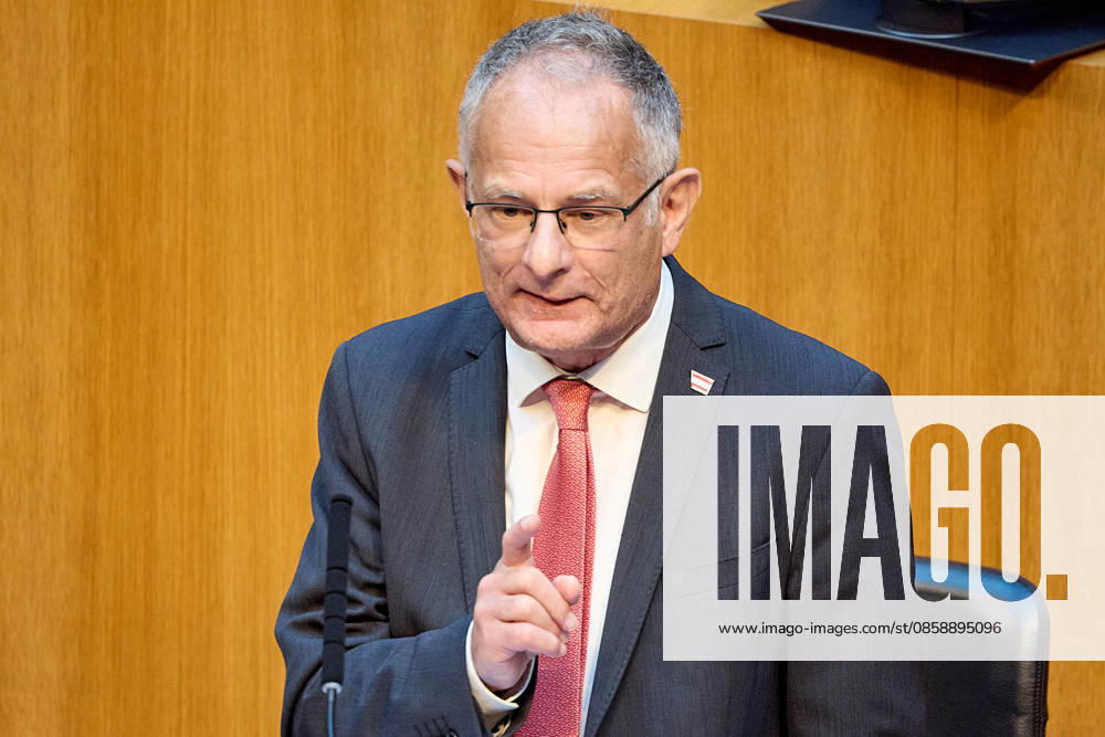 - Wien 11.06.2026 - Debatte Budget Österreichisches Parlament - Der Nationalrat trat heute im Hohen Haus zu einer regluären Nationalratssitzung zusammen. Haupthema war die gestrige Budgetrede des Finanzministers und die Debatte darüber. PHOTO: Finanzminister Markus Marterbauer (SPÖ) auf der Regierungsbank.. Vienna (AUSTRIA) - Austrian Parliament National Council session - The National Council met today in Parliament for a regular National Council session. The topic of the plenary session was the Budget Speech by the Austrian Minister of Finance. Budget, Finanzen, Staatsfinanzen, Geld, Steuern, Ausgaben, Einnahmen, Regierung, echtes Dopelbudet 2027 28 , 2028, Schulden, Nationalratssitzung, Nationalrat SItzung Debatte zu Budgetprä