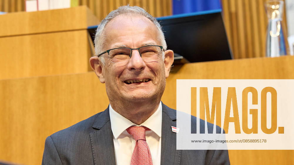 - Wien 11.06.2026 - Debatte Budget Österreichisches Parlament - Der Nationalrat trat heute im Hohen Haus zu einer regluären Nationalratssitzung zusammen. Haupthema war die gestrige Budgetrede des Finanzministers und die Debatte darüber. PHOTO: Finanzminister Markus Marterbauer (SPÖ) auf der Regierungsbank. Vienna (AUSTRIA) - Austrian Parliament National Council session - The National Council met today in Parliament for a regular National Council session. The topic of the plenary session was the Budget Speech by the Austrian Minister of Finance. Budget, Finanzen, Staatsfinanzen, Geld, Steuern, Ausgaben, Einnahmen, Regierung, echtes Dopelbudet 2027 28 , 2028, Schulden, Nationalratssitzung, Nationalrat SItzung Debatte zu Budgetprä