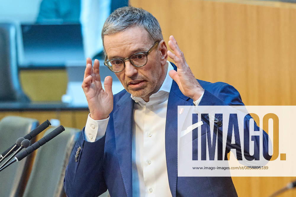 - Wien 11.06.2026 - Debatte Budget Österreichisches Parlament - Der Nationalrat trat heute im Hohen Haus zu einer regluären Nationalratssitzung zusammen. Haupthema war die gestrige Budgetrede des Finanzministers und die Debatte darüber. PHOTO: FPÖ-Bundesparteiobmann Herbert Kickl (L) am Rednerpult. Vienna (AUSTRIA) - Austrian Parliament National Council session - The National Council met today in Parliament for a regular National Council session. The topic of the plenary session was the Budget Speech by the Austrian Minister of Finance. Budget, Finanzen, Staatsfinanzen, Geld, Steuern, Ausgaben, Einnahmen, Regierung, echtes Dopelbudet 2027 28 , 2028, Schulden, Nationalratssitzung, Nationalrat SItzung Debatte zu Budgetpräsentation