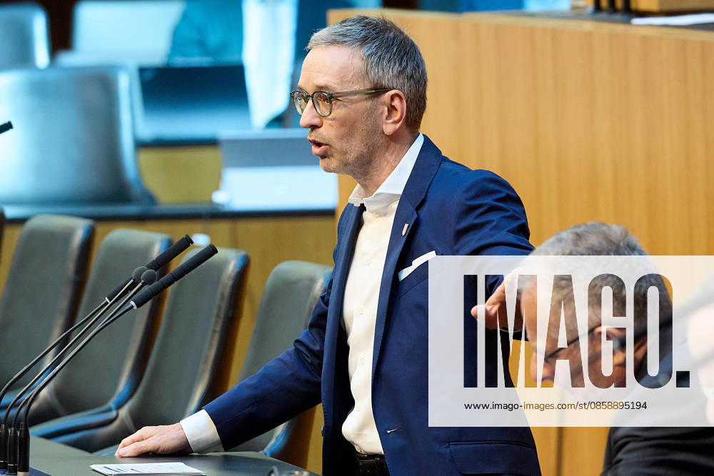 - Wien 11.06.2026 - Debatte Budget Österreichisches Parlament - Der Nationalrat trat heute im Hohen Haus zu einer regluären Nationalratssitzung zusammen. Haupthema war die gestrige Budgetrede des Finanzministers und die Debatte darüber. PHOTO: Finanzminister Markus Marterbauer (SPÖ) auf der Regierungsbank. FPÖ-Bundesparteiobmann Herbert Kickl (L) am Rednerpult. Vienna (AUSTRIA) - Austrian Parliament National Council session - The National Council met today in Parliament for a regular National Council session. The topic of the plenary session was the Budget Speech by the Austrian Minister of Finance. Budget, Finanzen, Staatsfinanzen, Geld, Steuern, Ausgaben, Einnahmen, Regierung, echtes Dopelbudet 2027 28 , 2028, Schulden, Nationa