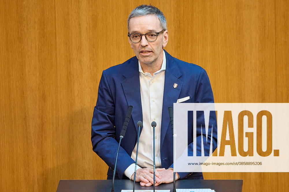 - Wien 11.06.2026 - Debatte Budget Österreichisches Parlament - Der Nationalrat trat heute im Hohen Haus zu einer regluären Nationalratssitzung zusammen. Haupthema war die gestrige Budgetrede des Finanzministers und die Debatte darüber. PHOTO: FPÖ-Bundesparteiobmann Herbert Kickl (L) am Rednerpult. Vienna (AUSTRIA) - Austrian Parliament National Council session - The National Council met today in Parliament for a regular National Council session. The topic of the plenary session was the Budget Speech by the Austrian Minister of Finance. Budget, Finanzen, Staatsfinanzen, Geld, Steuern, Ausgaben, Einnahmen, Regierung, echtes Dopelbudet 2027 28 , 2028, Schulden, Nationalratssitzung, Nationalrat SItzung Debatte zu Budgetpräsentation