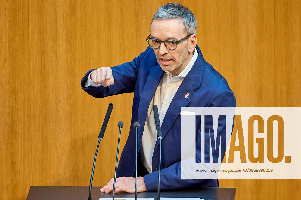 - Wien 11.06.2026 - Debatte Budget Österreichisches Parlament - Der Nationalrat trat heute im Hohen Haus zu einer regluären Nationalratssitzung zusammen. Haupthema war die gestrige Budgetrede des Finanzministers und die Debatte darüber. PHOTO: FPÖ-Bundesparteiobmann Herbert Kickl (L) am Rednerpult. Vienna (AUSTRIA) - Austrian Parliament National Council session - The National Council met today in Parliament for a regular National Council session. The topic of the plenary session was the Budget Speech by the Austrian Minister of Finance. Budget, Finanzen, Staatsfinanzen, Geld, Steuern, Ausgaben, Einnahmen, Regierung, echtes Dopelbudet 2027 28 , 2028, Schulden, Nationalratssitzung, Nationalrat SItzung Debatte zu Budgetpräsentation