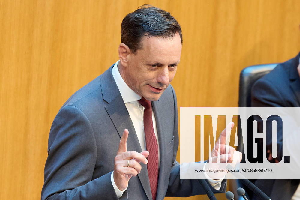 - Wien 11.06.2026 - Debatte Budget Österreichisches Parlament - Der Nationalrat trat heute im Hohen Haus zu einer regluären Nationalratssitzung zusammen. Haupthema war die gestrige Budgetrede des Finanzministers und die Debatte darüber. PHOTO: am Rednerpult, ÖVP-Klubobmann Ernst Gödl. Vienna (AUSTRIA) - Austrian Parliament National Council session - The National Council met today in Parliament for a regular National Council session. The topic of the plenary session was the Budget Speech by the Austrian Minister of Finance. Budget, Finanzen, Staatsfinanzen, Geld, Steuern, Ausgaben, Einnahmen, Regierung, echtes Dopelbudet 2027 28 , 2028, Schulden, Nationalratssitzung, Nationalrat SItzung Debatte zu Budgetpräsentation