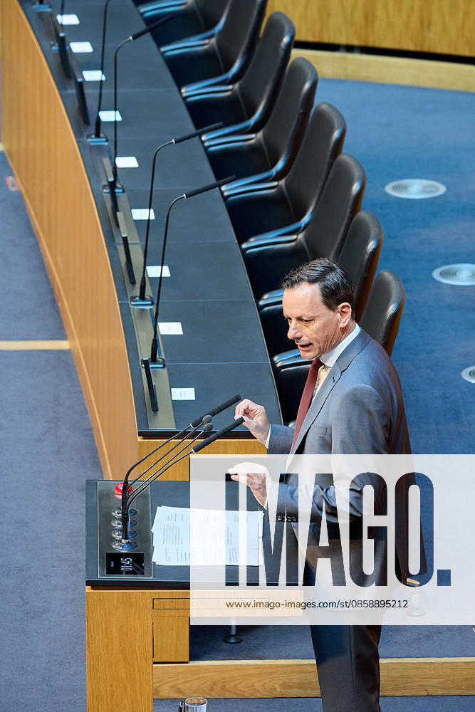 - Wien 11.06.2026 - Debatte Budget Österreichisches Parlament - Der Nationalrat trat heute im Hohen Haus zu einer regluären Nationalratssitzung zusammen. Haupthema war die gestrige Budgetrede des Finanzministers und die Debatte darüber. PHOTO: am Rednerpult, ÖVP-Klubobmann Ernst Gödl. Vienna (AUSTRIA) - Austrian Parliament National Council session - The National Council met today in Parliament for a regular National Council session. The topic of the plenary session was the Budget Speech by the Austrian Minister of Finance. Budget, Finanzen, Staatsfinanzen, Geld, Steuern, Ausgaben, Einnahmen, Regierung, echtes Dopelbudet 2027 28 , 2028, Schulden, Nationalratssitzung, Nationalrat SItzung Debatte zu Budgetpräsentation