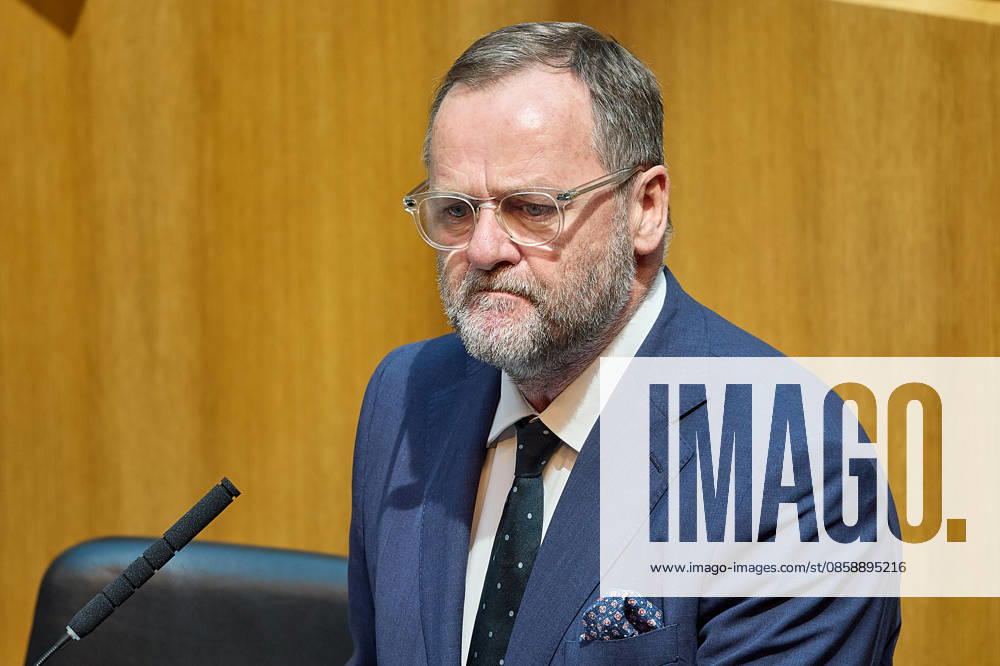 - Wien 11.06.2026 - Debatte Budget Österreichisches Parlament - Der Nationalrat trat heute im Hohen Haus zu einer regluären Nationalratssitzung zusammen. Haupthema war die gestrige Budgetrede des Finanzministers und die Debatte darüber. PHOTO: Staatssekretär Josef Schellhorn auf der Regierungsbank. Vienna (AUSTRIA) - Austrian Parliament National Council session - The National Council met today in Parliament for a regular National Council session. The topic of the plenary session was the Budget Speech by the Austrian Minister of Finance. Budget, Finanzen, Staatsfinanzen, Geld, Steuern, Ausgaben, Einnahmen, Regierung, echtes Dopelbudet 2027 28 , 2028, Schulden, Nationalratssitzung, Nationalrat SItzung Debatte zu Budgetpräsentation