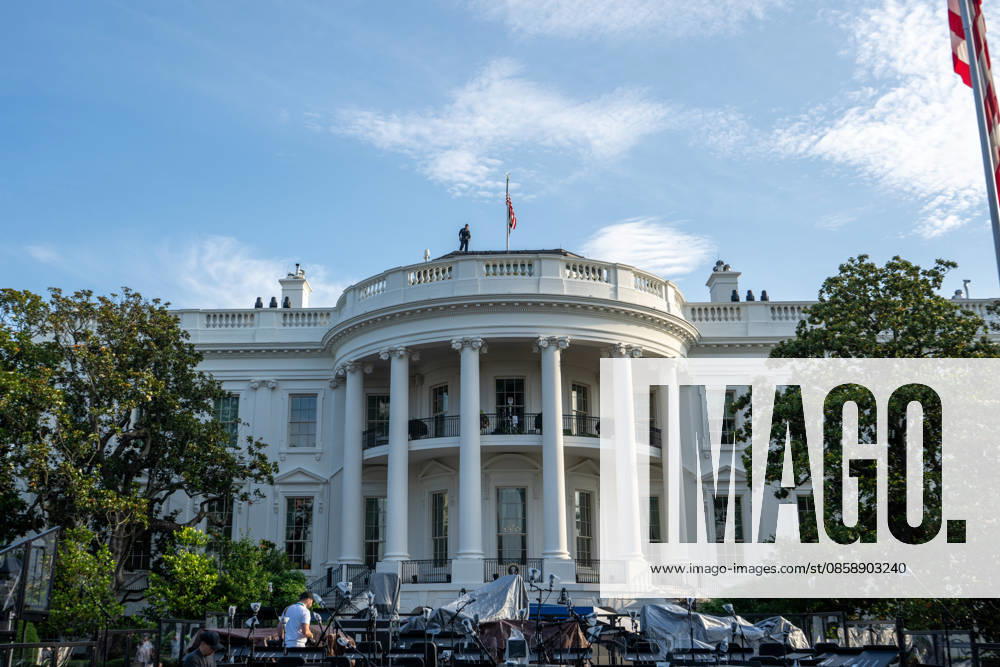 Scenes from the Ulitmate Fighting Championship (UFC) arena on the South Lawn of the White House on June 11, 2026. The UFC will host the Freedom 250 fights on President Trumpâ€⠢s birthday on June 14, 2026. Washington United States - ZUMAl312 20260611_znp_l312_010