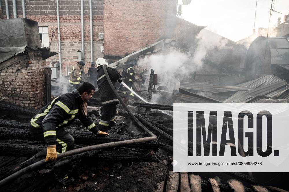 Shahed on a building in the center of Kharkiv KHARKIV, UKRAINE, June 9, 2026 Emergency services respond to a building fire in the city center following a drone strike. Firefighters work to contain the blaze while rescue operations and damage assessment continue in the area. Photo: Vincenzo Circosta JNA press (Photo by JNA Press JNA Press via Nexpher Images) Kharkiv kharkiv Oblast