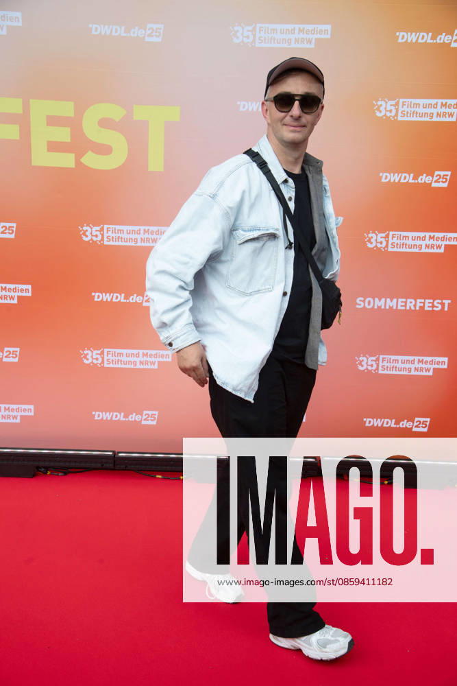 Jan BOEHMERMANN, Böhmermann, Moderator Portraet, Porträt, Portrait, Angeschnittenes Einzelbild, Einzelmotiv, Roter Teppich, Red Carpet Show, Ankunft, arrival, Sommerfest der Film und Medienstiftung NRW in Koeln
