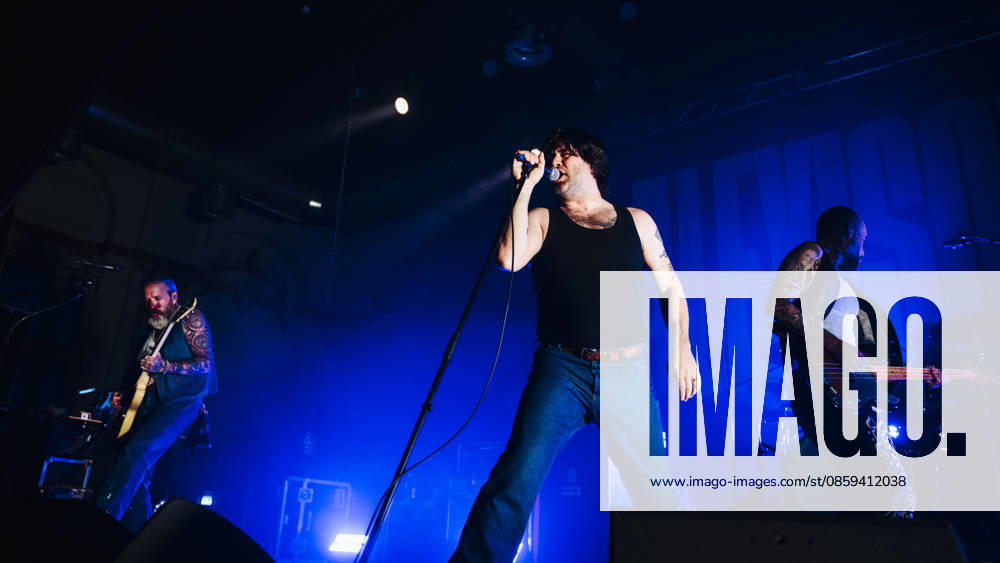 Konzert von Alexisonfire in Berlin Am 17.06.2026 spielte die kanadische Post-Hardcore-Band Alexisonfire ein Konzert im Berliner Huxleys Neue Welt. Im Bild Sänger George Pettit, Bassist Chris Steele, Gitarrist Dallas Greene., Berlin Berlin Deutschland Neukölln