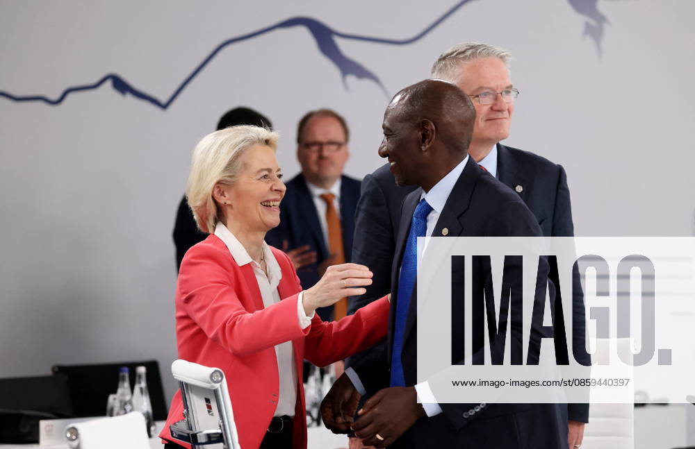 Ursula von der Leyen, President of the European Commission, and William Ruto, President of Kenya—amid whispers and hugs, kisses and asides, the G7 members meet for a session on the economy during the G7 summit in Évian-les-Bains, France, on June 17, 2026. Dominique Jacovides, Bestimage. Amid whispers and hugs, kisses and asides, the G7 members meet for a meeting on the theme of the economy during the G7 summit in Évian-les-Bains, France, on June 17, 2026. Évian, France,detected_source_language