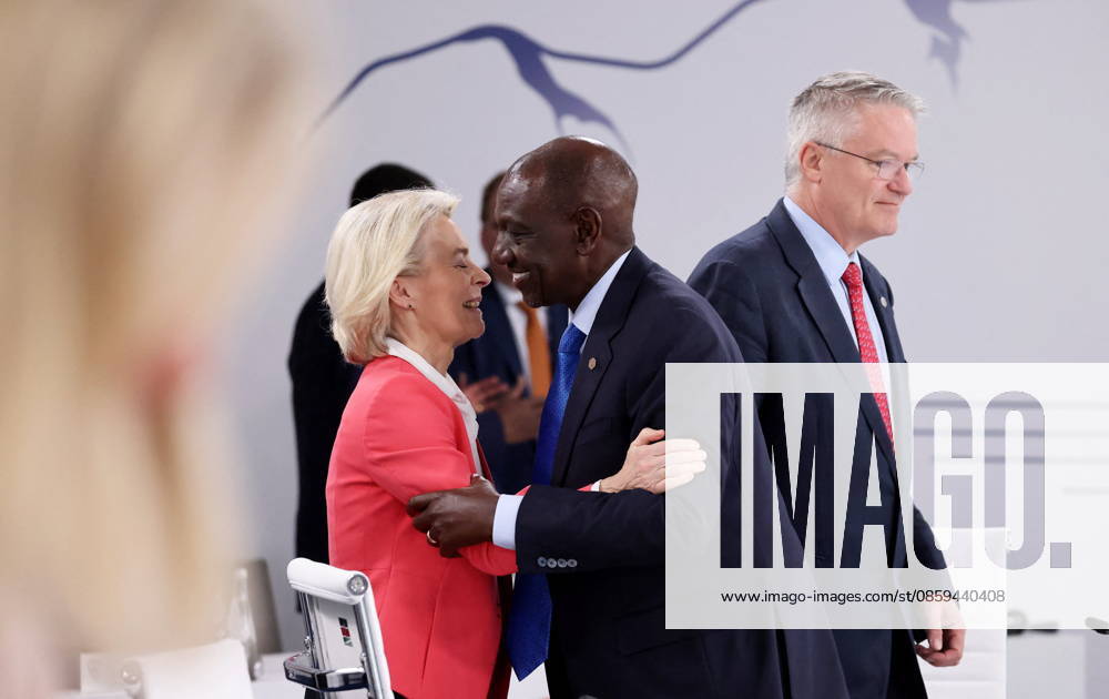 Ursula von der Leyen, President of the European Commission, and William Ruto, President of Kenya—amid whispers and hugs, kisses and asides, the G7 members meet for a session on the economy during the G7 summit in Évian-les-Bains, France, on June 17, 2026. Dominique Jacovides, Bestimage. Amid whispers and hugs, kisses and asides, the G7 members meet for a meeting on the theme of the economy during the G7 summit in Évian-les-Bains, France, on June 17, 2026. Évian, France,detected_source_language