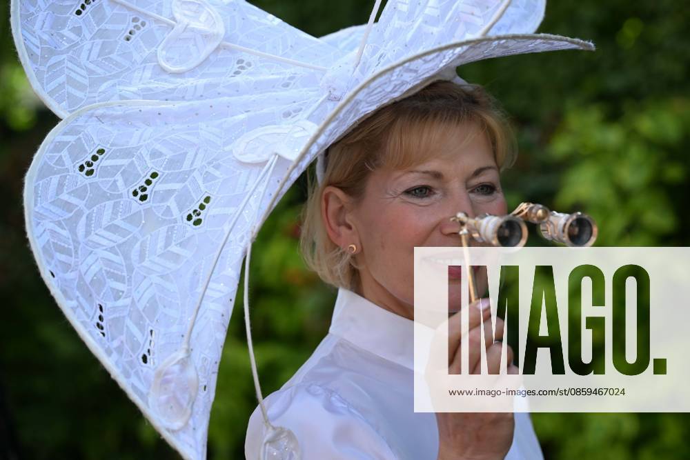 Royal Ascot 2026 BERKSHIRE, UNITED KINGDOM - JUNE 18: Visitors wearing elaborate hats and elegant outfits attend the third day of the traditional Royal Ascot horse racing event, held in the United Kingdom since 1711, at Ascot Racecourse in Berkshire, United Kingdom on June 18, 2026. Rasid Necati Aslim Anadolu Berkshire United Kingdom. Editorial use only. Please get in touch for any other usage.