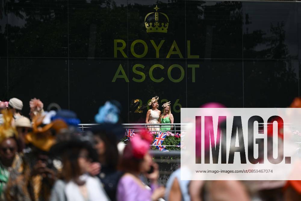 Royal Ascot 2026 BERKSHIRE, UNITED KINGDOM - JUNE 18: Visitors wearing elaborate hats and elegant outfits attend the third day of the traditional Royal Ascot horse racing event, held in the United Kingdom since 1711, at Ascot Racecourse in Berkshire, United Kingdom on June 18, 2026. Rasid Necati Aslim Anadolu Berkshire United Kingdom. Editorial use only. Please get in touch for any other usage.