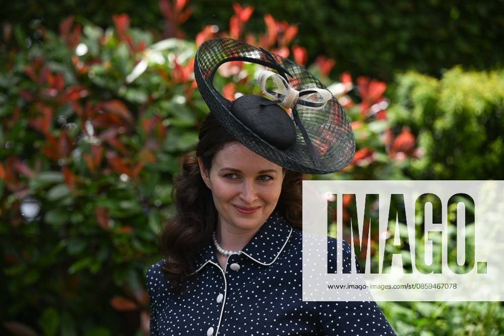 Royal Ascot 2026 BERKSHIRE, UNITED KINGDOM - JUNE 18: Visitors wearing elaborate hats and elegant outfits attend the third day of the traditional Royal Ascot horse racing event, held in the United Kingdom since 1711, at Ascot Racecourse in Berkshire, United Kingdom on June 18, 2026. Rasid Necati Aslim Anadolu Berkshire United Kingdom. Editorial use only. Please get in touch for any other usage.