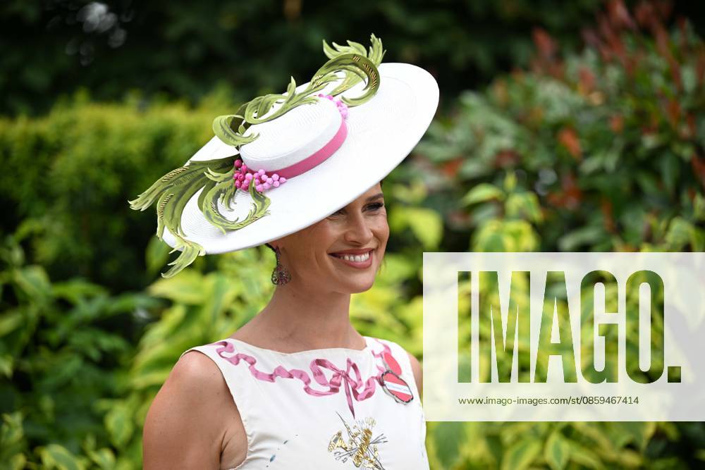 Royal Ascot 2026 BERKSHIRE, UNITED KINGDOM - JUNE 18: Visitors wearing elaborate hats and elegant outfits attend the third day of the traditional Royal Ascot horse racing event, held in the United Kingdom since 1711, at Ascot Racecourse in Berkshire, United Kingdom on June 18, 2026. Rasid Necati Aslim Anadolu Berkshire United Kingdom. Editorial use only. Please get in touch for any other usage.