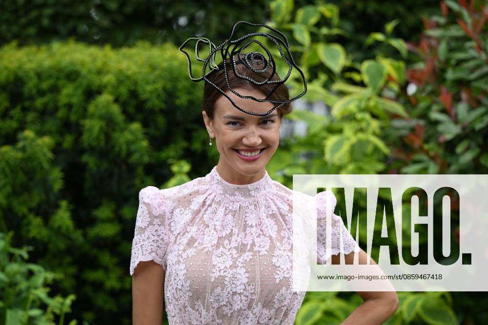 Royal Ascot 2026 BERKSHIRE, UNITED KINGDOM - JUNE 18: Visitors wearing elaborate hats and elegant outfits attend the third day of the traditional Royal Ascot horse racing event, held in the United Kingdom since 1711, at Ascot Racecourse in Berkshire, United Kingdom on June 18, 2026. Rasid Necati Aslim Anadolu Berkshire United Kingdom. Editorial use only. Please get in touch for any other usage.