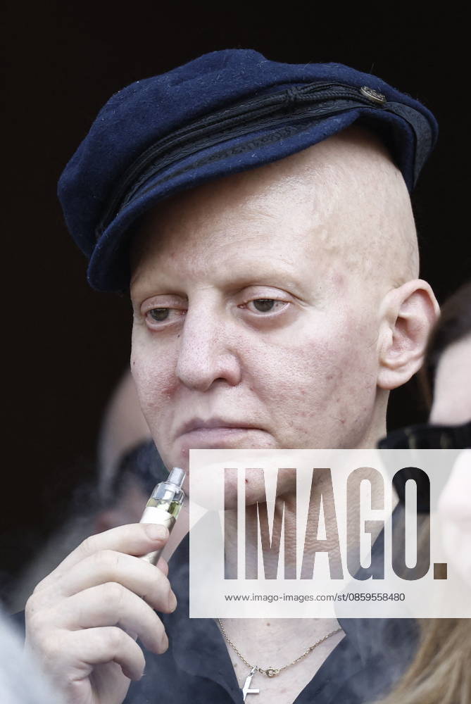 Ali Mahdavi at the funeral of Mr. Satrapi at the Père Lachaise Crematorium in Paris on June 19, 2026. The author of the famous graphic novel, which was adapted into a film, Persepolis, died on June 3, 2026, at the age of 56, inconsolable over the loss of her husband, M. Ripa, which had occurred a year earlier. Cyril Moreau Bestimage at the funeral of M. Satrapi at the Père Lachaise Crematorium in Paris, on June 19, 2026. The author of the famous graphic novel, adapted into a film, Persepolis, died on June 3, 2026, at the age of 56, inconsolable over the loss of her husband, M. Ripa, which occurred a year earlier. Paris, France,detected_source_language
