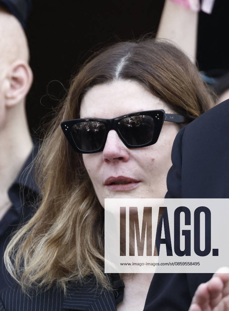 Chiara Mastroianni at the funeral of Mr. Satrapi at the Père Lachaise Crematorium in Paris on June 19, 2026. The author of the famous graphic novel, which was adapted into a film, Persepolis, died on June 3, 2026, at the age of 56, inconsolable over the loss of her husband, M. Ripa, which occurred a year earlier. Cyril Moreau Bestimage at the funeral of M. Satrapi at the Père Lachaise Crematorium in Paris, on June 19, 2026. The author of the famous graphic novel, adapted into a film, Persepolis, died on June 3, 2026, at the age of 56, inconsolable over the loss of her husband, M. Ripa, which occurred a year earlier. Paris, France,detected_source_language