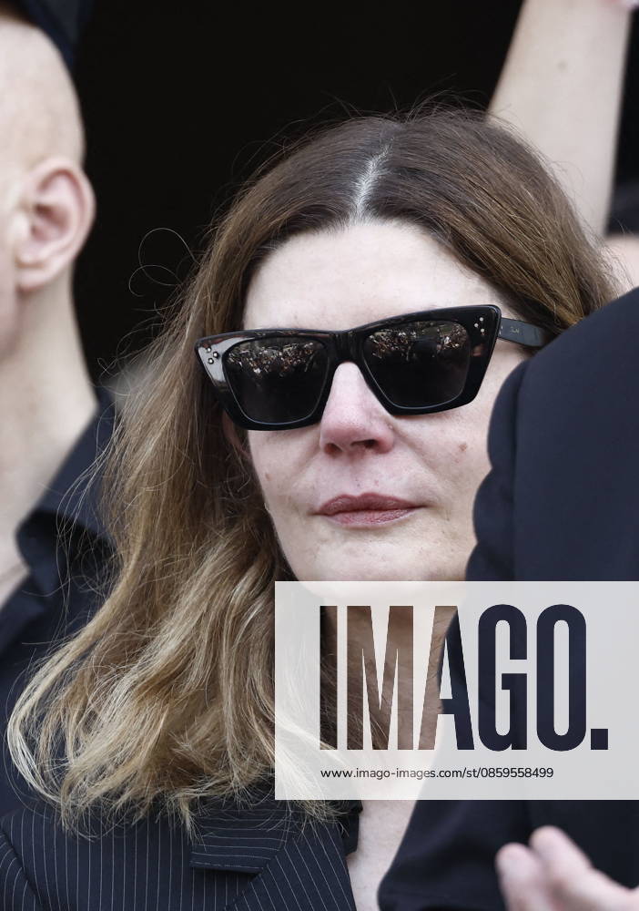 Chiara Mastroianni at the funeral of Mr. Satrapi at the Père Lachaise Crematorium in Paris on June 19, 2026. The author of the famous graphic novel, which was adapted into a film, Persepolis, died on June 3, 2026, at the age of 56, inconsolable over the loss of her husband, M. Ripa, which occurred a year earlier. Cyril Moreau Bestimage at the funeral of M. Satrapi at the Père Lachaise Crematorium in Paris, on June 19, 2026. The author of the famous graphic novel, adapted into a film, Persepolis, died on June 3, 2026, at the age of 56, inconsolable over the loss of her husband, M. Ripa, which occurred a year earlier. Paris, France,detected_source_language