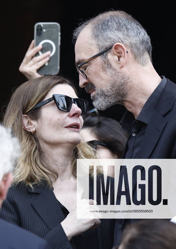 Chiara Mastroianni at the funeral of Mr. Satrapi at the Père Lachaise Crematorium in Paris on June 19, 2026. The author of the famous graphic novel, which was adapted into a film, Persepolis, died on June 3, 2026, at the age of 56, inconsolable over the loss of her husband, M. Ripa, which occurred a year earlier. Cyril Moreau Bestimage at the funeral of M. Satrapi at the Père Lachaise Crematorium in Paris, on June 19, 2026. The author of the famous graphic novel, adapted into a film, Persepolis, died on June 3, 2026, at the age of 56, inconsolable over the loss of her husband, M. Ripa, which occurred a year earlier. Paris, France,detected_source_language