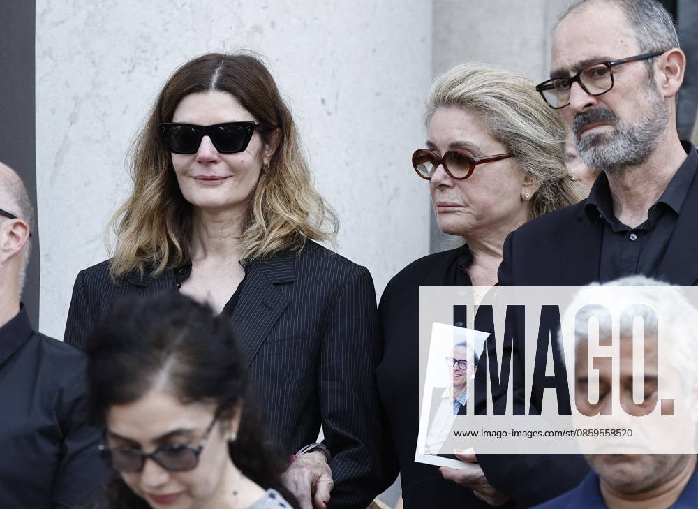Chiara Mastroianni and her mother, Catherine Deneuve, at the funeral of Mr. Satrapi at the Père Lachaise Crematorium in Paris on June 19, 2026. The author of the famous graphic novel, which was adapted into a film, Persepolis, died on June 3, 2026, at the age of 56, inconsolable over the loss of her husband, M. Ripa, which occurred a year earlier. Cyril Moreau Bestimage at the funeral of M. Satrapi at the Père Lachaise Crematorium in Paris, on June 19, 2026. The author of the famous graphic novel, adapted into a film, Persepolis, died on June 3, 2026, at the age of 56, inconsolable over the loss of her husband, M. Ripa, which occurred a year earlier. Paris, France,detected_source_language