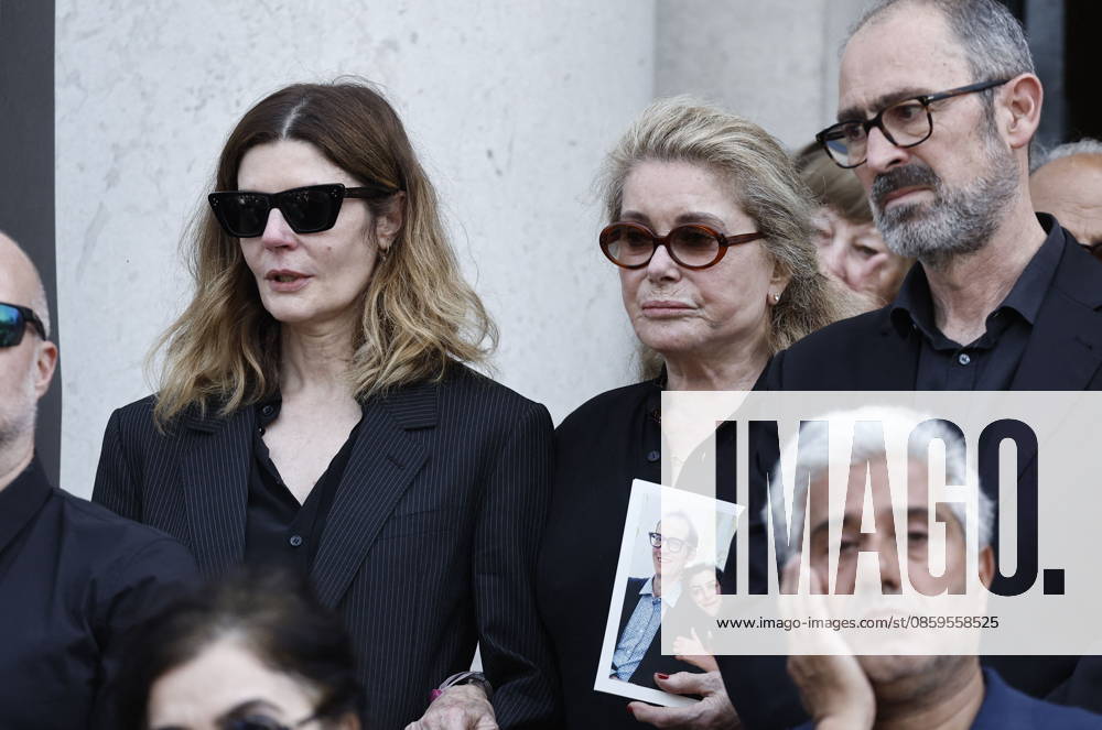 Chiara Mastroianni and her mother, Catherine Deneuve, at the funeral of Mr. Satrapi at the Père Lachaise Crematorium in Paris on June 19, 2026. The author of the famous graphic novel, which was adapted into a film, Persepolis, died on June 3, 2026, at the age of 56, inconsolable over the loss of her husband, M. Ripa, which occurred a year earlier. Cyril Moreau Bestimage at the funeral of M. Satrapi at the Père Lachaise Crematorium in Paris, on June 19, 2026. The author of the famous graphic novel, adapted into a film, Persepolis, died on June 3, 2026, at the age of 56, inconsolable over the loss of her husband, M. Ripa, which occurred a year earlier. Paris, France,detected_source_language