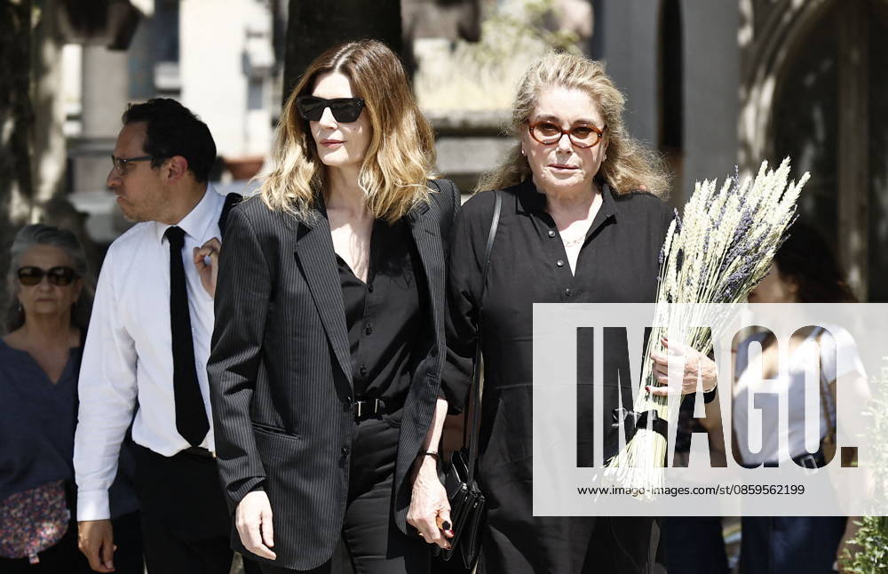 Catherine Deneuve and her daughter Chiara Mastroianni at the funeral of Mr. Satrapi at the Père Lachaise Crematorium in Paris on June 19, 2026. The author of the famous graphic novel, which was adapted into a film, Persepolis, died on June 3, 2026, at the age of 56, inconsolable over the loss of her husband, M. Ripa, which had occurred a year earlier. Cyril Moreau Bestimage at the funeral of M. Satrapi at the Père Lachaise Crematorium in Paris, on June 19, 2026. The author of the famous graphic novel, adapted into a film, Persepolis, died on June 3, 2026, at the age of 56, inconsolable over the loss of her husband, M. Ripa, which occurred a year earlier. Paris, France,detected_source_language