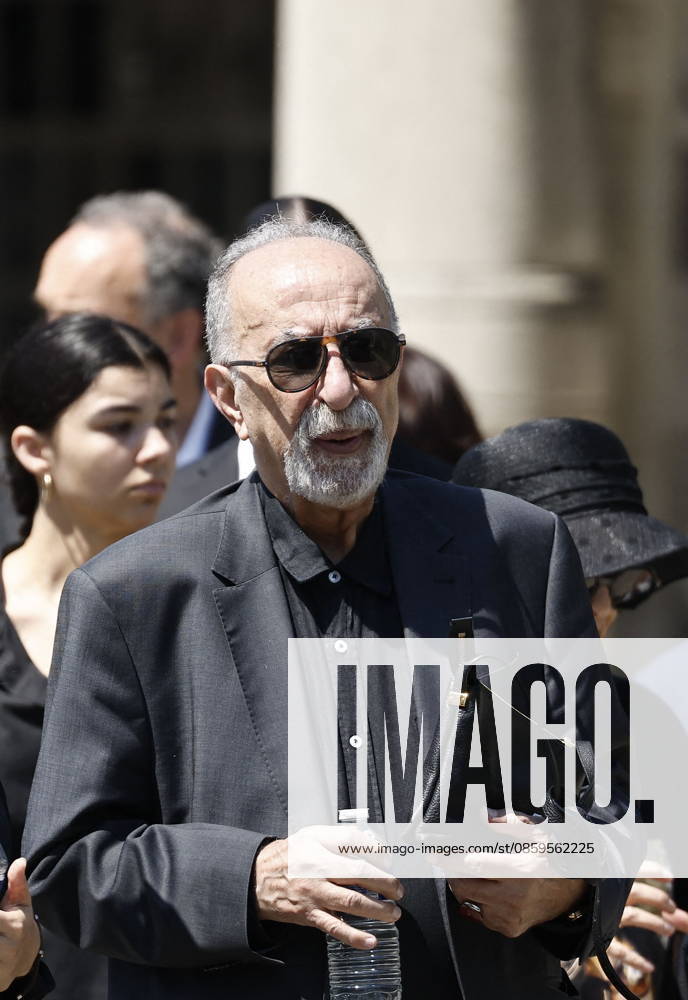 The father of the deceased at Mr. Satrapi’s funeral at the Père Lachaise Crematorium in Paris on June 19, 2026. The author of the famous graphic novel, which was adapted into a film, Persepolis, died on June 3, 2026, at the age of 56, inconsolable over the loss of her husband, M. Ripa, which had occurred a year earlier. Cyril Moreau Bestimage at the funeral of M. Satrapi at the Père Lachaise Crematorium in Paris, on June 19, 2026. The author of the famous graphic novel, adapted into a film, Persepolis, died on June 3, 2026, at the age of 56, inconsolable over the loss of her husband, M. Ripa, which occurred a year earlier. Paris, France,detected_source_language