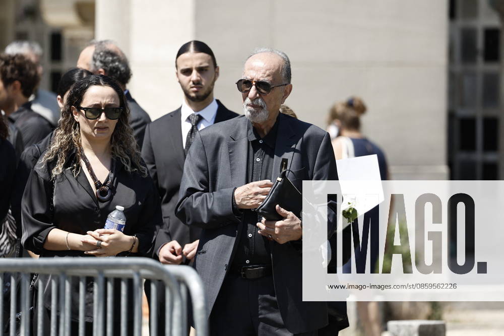 The father of the deceased at Mr. Satrapi’s funeral at the Père Lachaise Crematorium in Paris on June 19, 2026. The author of the famous graphic novel, which was adapted into a film, Persepolis, died on June 3, 2026, at the age of 56, inconsolable over the loss of her husband, M. Ripa, which had occurred a year earlier. Cyril Moreau Bestimage at the funeral of M. Satrapi at the Père Lachaise Crematorium in Paris, on June 19, 2026. The author of the famous graphic novel, adapted into a film, Persepolis, died on June 3, 2026, at the age of 56, inconsolable over the loss of her husband, M. Ripa, which occurred a year earlier. Paris, France,detected_source_language