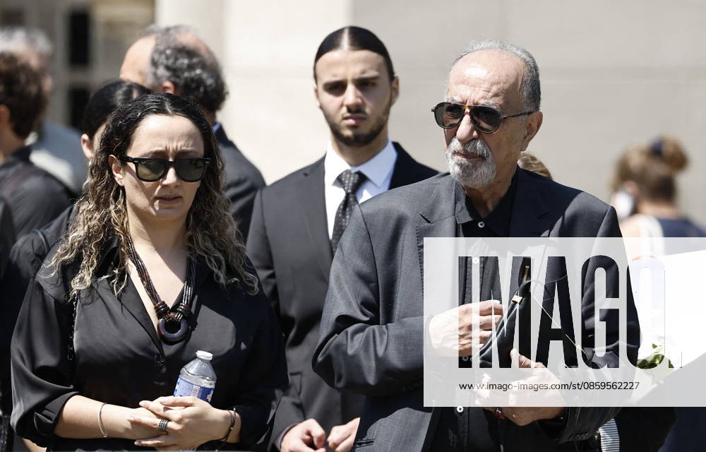 The father of the deceased at Mr. Satrapi’s funeral at the Père Lachaise Crematorium in Paris on June 19, 2026. The author of the famous graphic novel, which was adapted into a film, Persepolis, died on June 3, 2026, at the age of 56, inconsolable over the loss of her husband, M. Ripa, which had occurred a year earlier. Cyril Moreau Bestimage at the funeral of M. Satrapi at the Père Lachaise Crematorium in Paris, on June 19, 2026. The author of the famous graphic novel, adapted into a film, Persepolis, died on June 3, 2026, at the age of 56, inconsolable over the loss of her husband, M. Ripa, which occurred a year earlier. Paris, France,detected_source_language