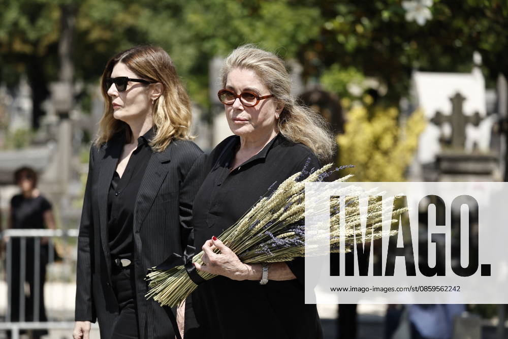 Catherine Deneuve and her daughter, Chiara Mastroianni, at the funeral of Mr. Satrapi at the Père Lachaise Crematorium in Paris on June 19, 2026. The author of the famous graphic novel, which was adapted into a film, Persepolis, died on June 3, 2026, at the age of 56, inconsolable over the loss of her husband, M. Ripa, which occurred a year earlier. Cyril Moreau Bestimage at the funeral of M. Satrapi at the Père Lachaise Crematorium in Paris, on June 19, 2026. The author of the famous graphic novel, adapted into a film, Persepolis, died on June 3, 2026, at the age of 56, inconsolable over the loss of her husband, M. Ripa, which occurred a year earlier. Paris, France,detected_source_language