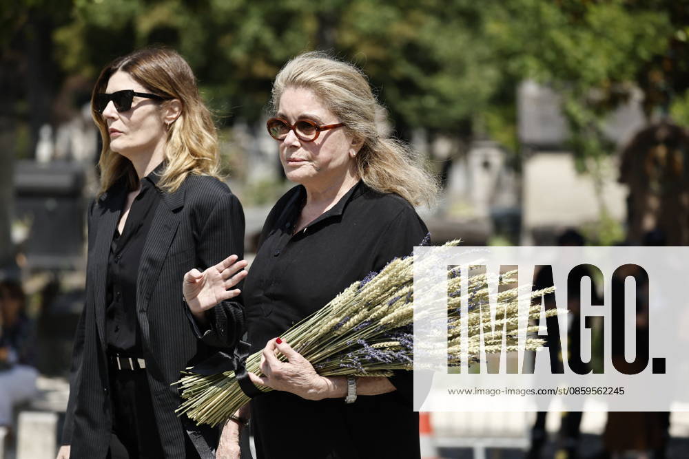 Catherine Deneuve and her daughter, Chiara Mastroianni, at the funeral of Mr. Satrapi at the Père Lachaise Crematorium in Paris on June 19, 2026. The author of the famous graphic novel, which was adapted into a film, Persepolis, died on June 3, 2026, at the age of 56, inconsolable over the loss of her husband, M. Ripa, which occurred a year earlier. Cyril Moreau Bestimage at the funeral of M. Satrapi at the Père Lachaise Crematorium in Paris, on June 19, 2026. The author of the famous graphic novel, adapted into a film, Persepolis, died on June 3, 2026, at the age of 56, inconsolable over the loss of her husband, M. Ripa, which occurred a year earlier. Paris, France,detected_source_language
