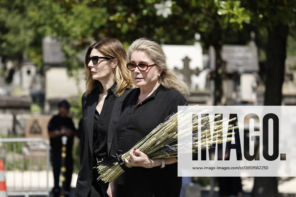 Catherine Deneuve and her daughter, Chiara Mastroianni, at the funeral of Mr. Satrapi at the Père Lachaise Crematorium in Paris on June 19, 2026. The author of the famous graphic novel, which was adapted into a film, Persepolis, died on June 3, 2026, at the age of 56, inconsolable over the loss of her husband, M. Ripa, which occurred a year earlier. Cyril Moreau Bestimage at the funeral of M. Satrapi at the Père Lachaise Crematorium in Paris, on June 19, 2026. The author of the famous graphic novel, adapted into a film, Persepolis, died on June 3, 2026, at the age of 56, inconsolable over the loss of her husband, M. Ripa, which occurred a year earlier. Paris, France,detected_source_language
