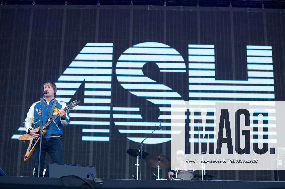 IPA85869146 - England, Isle of Wight Festival - Friday - Ash - Pictured: Tim Wheeler